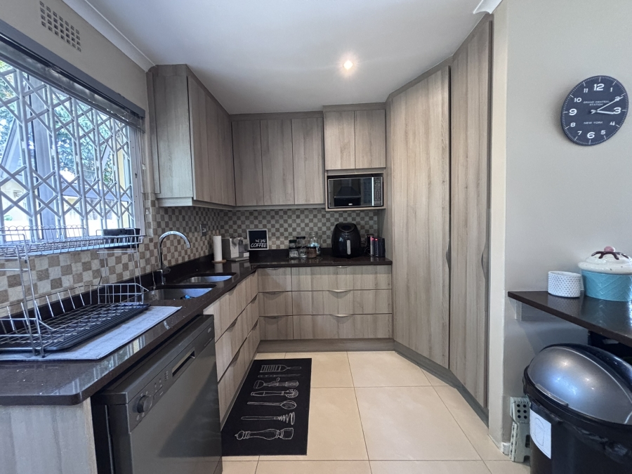 To Let 3 Bedroom Property for Rent in Sunningdale Western Cape